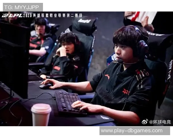 电竞新闻赛后分析JDG与TES对决中选手个人能力的精彩表现与影响
